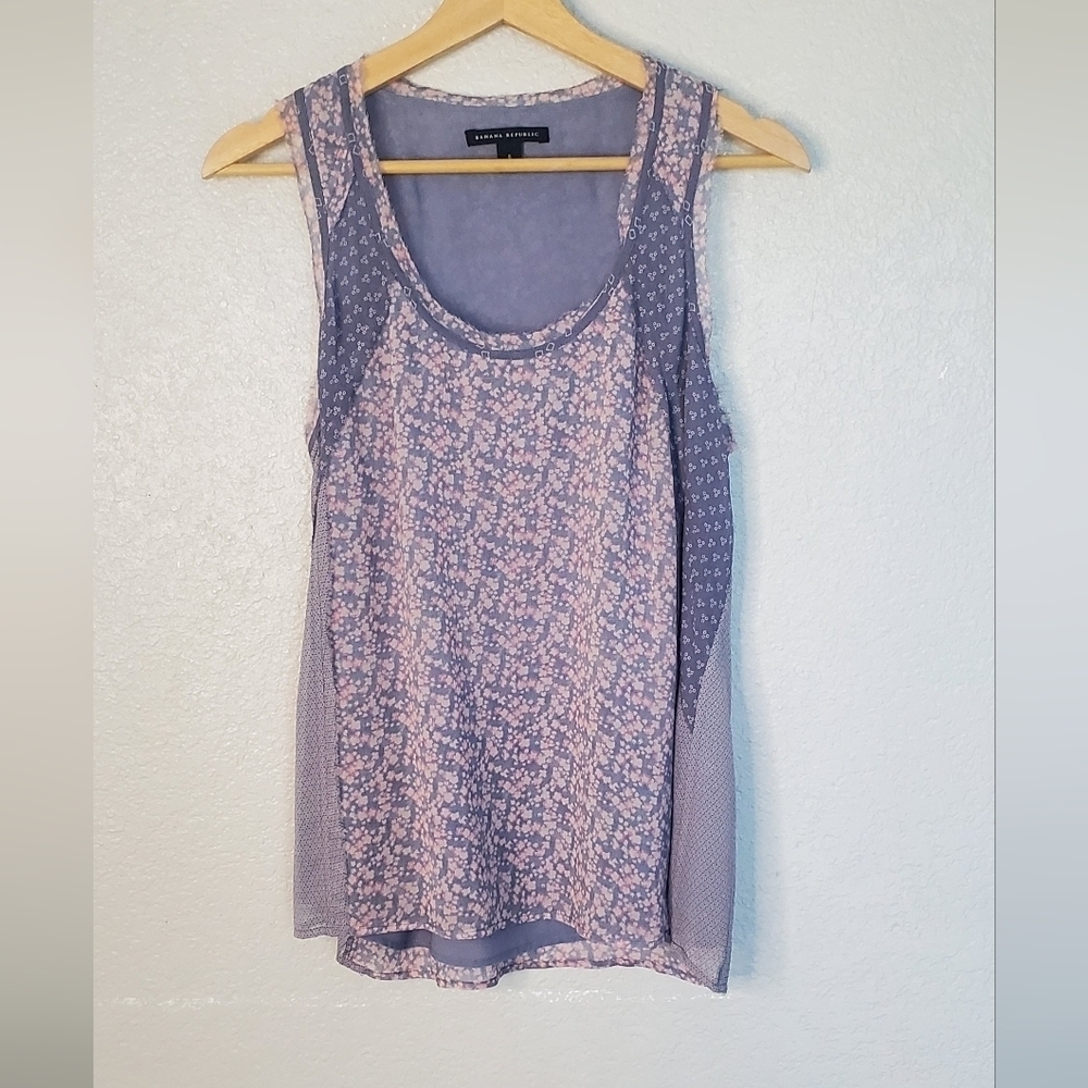 💚5/$25 Banana Republic Silk Lavender Sleeveless Floral Blouse Top Size Small